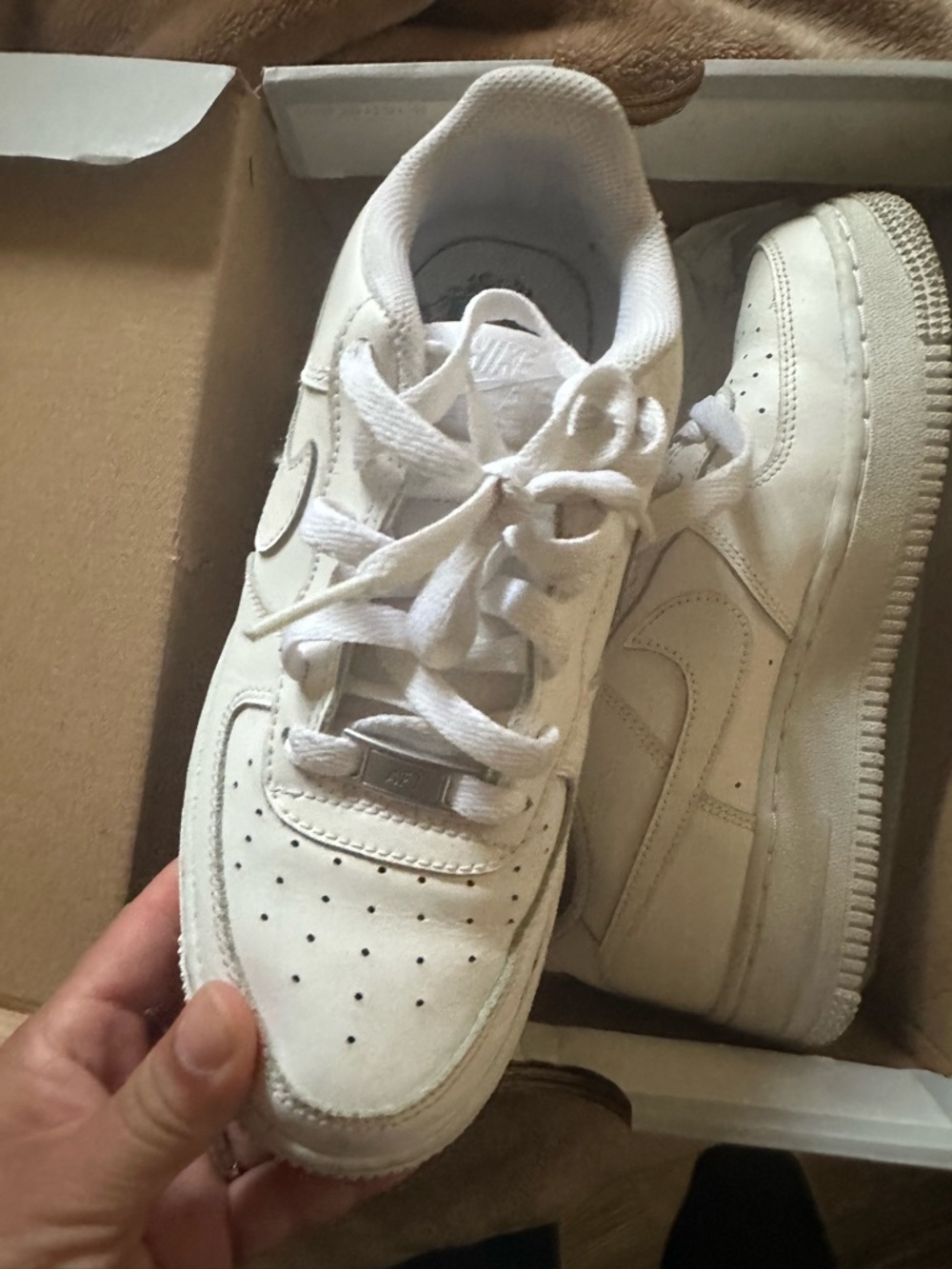 Nike Air Force 1s Kids' White aLow-Top Sneakers